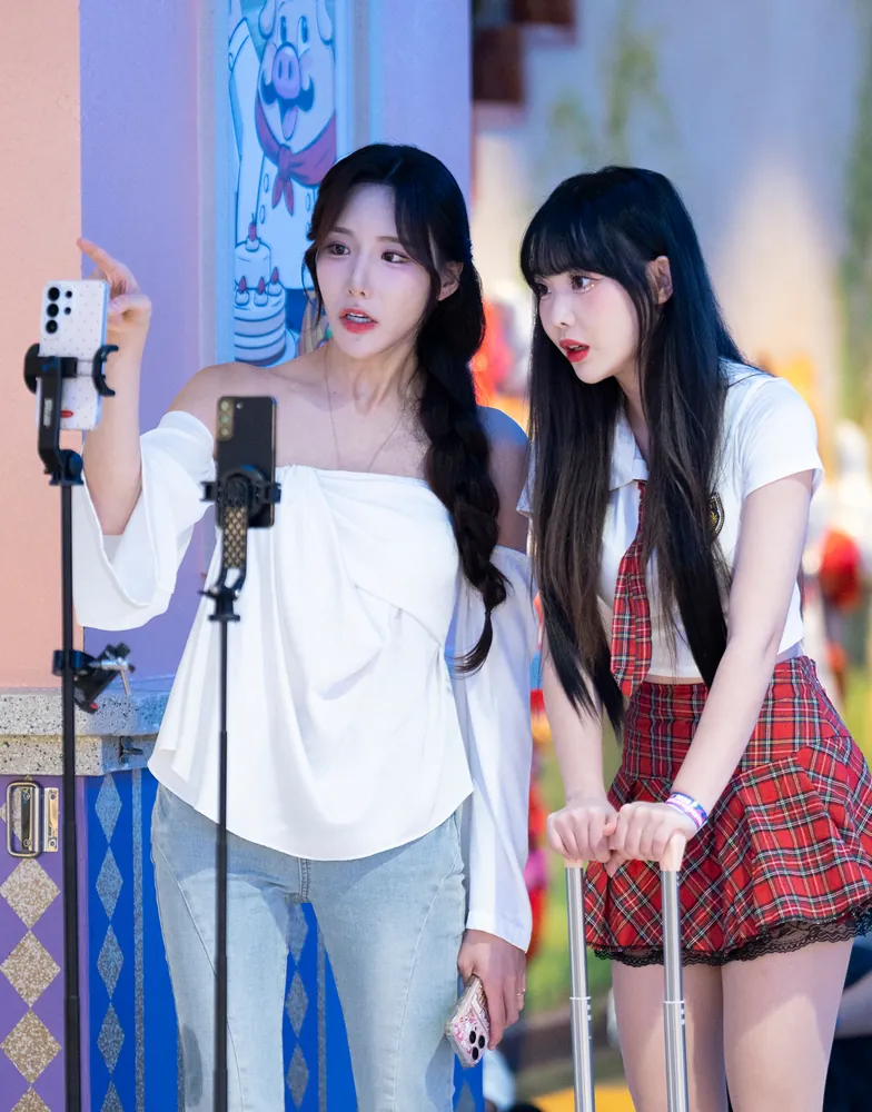 촬영 중인 크리에이터들